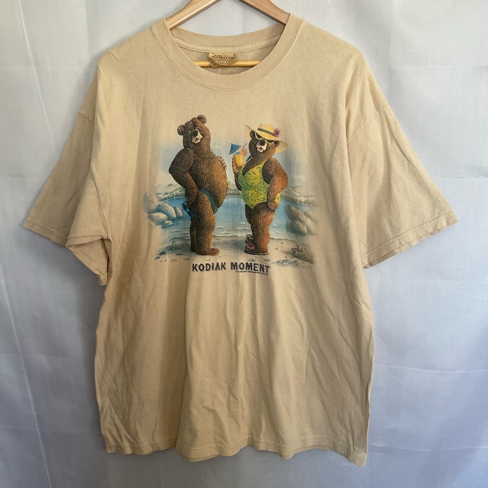 Vintage The Mountain Jeffrey Severn Kodiak Moment Graphic Tee